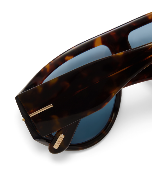 The Amelia Sunglasses by BANBE are a modern aviator-inspired essential designed to bring effortless cool and everyday polish to your accessories collection.