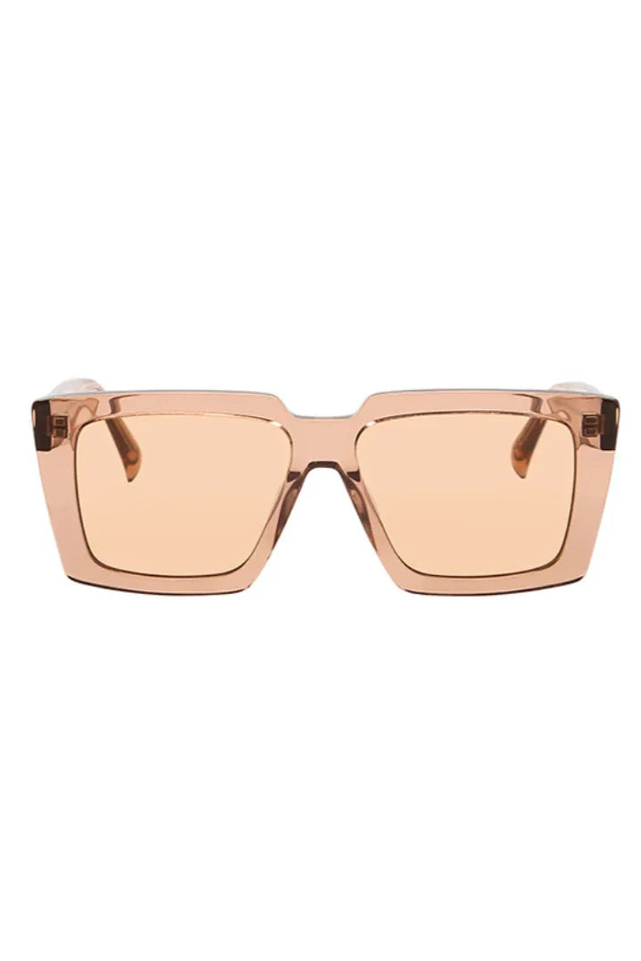 Soda COMO is oversized enough to hide all your sins from the world while giving you the will to command, effortlessly accentuating that plain fabulous you. Crafted using fine bio-acetate, COMO is best worn ruling the world, or directing your favourite film. Style trip with your favourite power suit, but make it vintage.