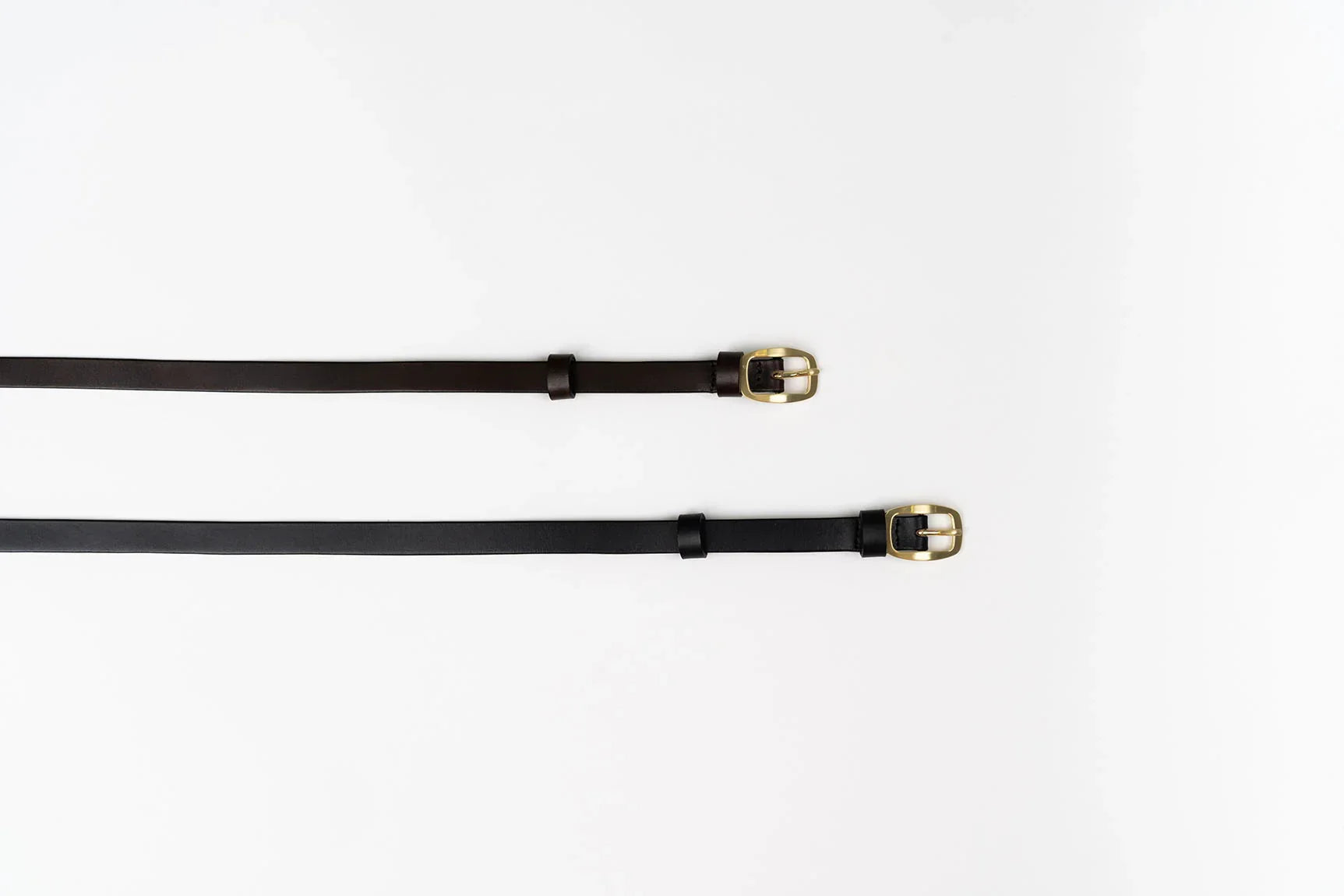 HUMIDITY LIFESTYLE -  TWIGGY BELT AVAILABLE IN BLACK & COCOA.
A timeless belt crafted with 100% smooth leather, double leather keeper and rounded brass buckle.
100% leather.
Smooth leather strap.
Brass buckle.
Designed to be worn at waist.
Adjustable - 7 holes.
Responsibly sourced leather. 