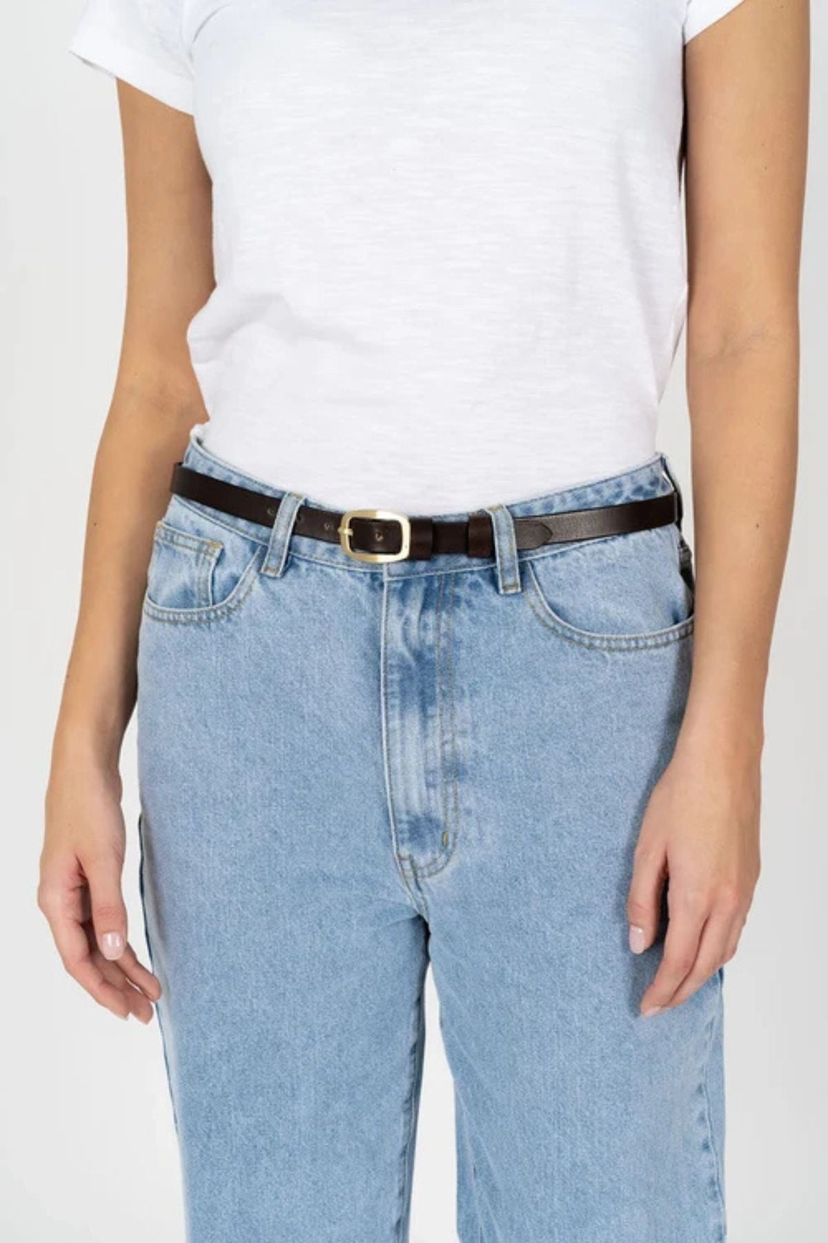 Humidity TWIGGY BELT a timeless belt crafted with 100% smooth leather, double leather keeper and rounded brass buckle. Belt width 1.6cm.