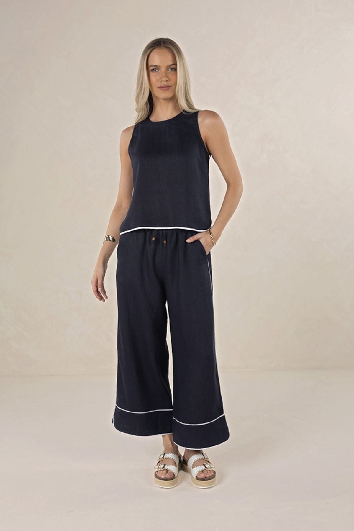 The Humidity Lugano Pant is crafted from 100% linen with a drawstring waistband - because comfort and style shouldn't have to negotiate.