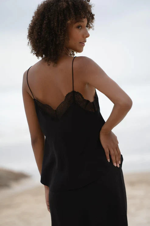 The LILLY PILLY FRANKIE SILK CAMI is made with 100% bluesign-certified silk for a luxurious feel. Boasting a bias cut and lace accents on the front and back, this cami features French seams for a polished touch.

∙ Bias cut silk cami
∙ Lace neckline front and back
∙ French seam