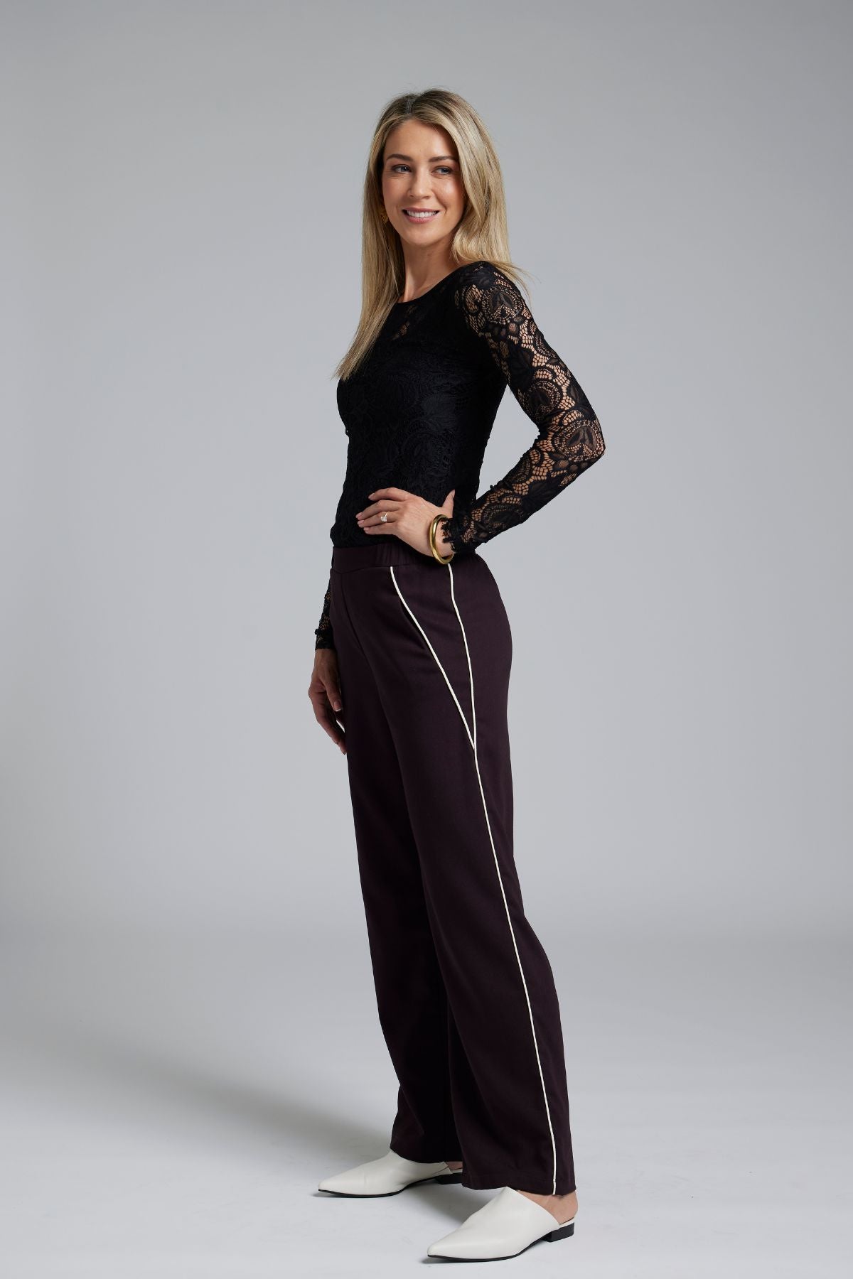 Double Piped Gin Pants – Timeless Fit, Everyday Ease

A top seller for a reason. The Double Piped Gin Pants are an elevated update of our much-loved Gin silhouette – the same timeless fit you know and trust, now refined with subtle piping along the side seams and diagonal pocket edges for a touch of modern polish.

Designed and made responsibly in New Zealand