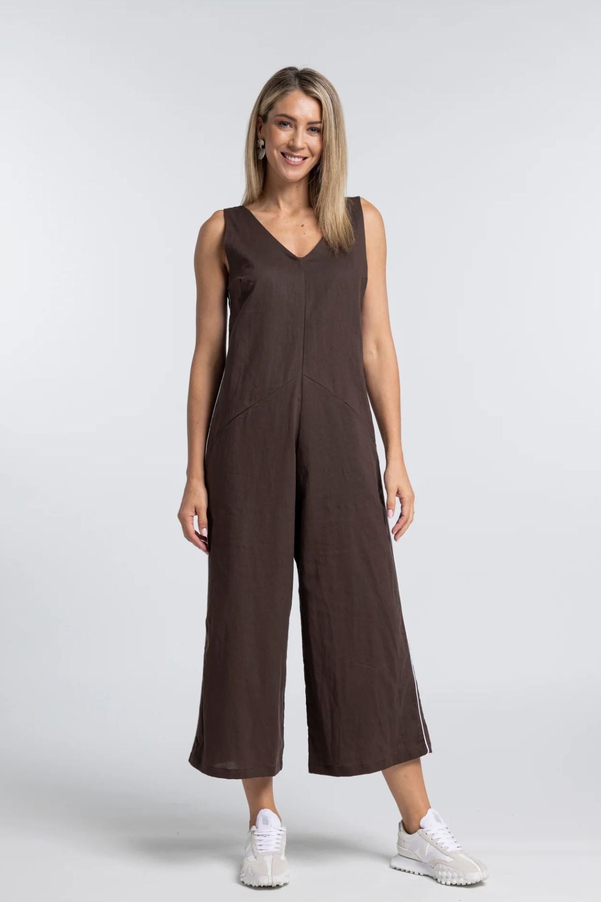 Linen Lounge Jumpsuit - Effortless Ease, Designed to Flatter

A best-selling N-E-S favourite, reimagined in a breathable linen blend. The Linen Lounge Jumpsuit is your ultimate one-and-done piece - designed for comfort, versatility and a flattering fit across all body shapes.

Designed and made responsibly in New Zealand