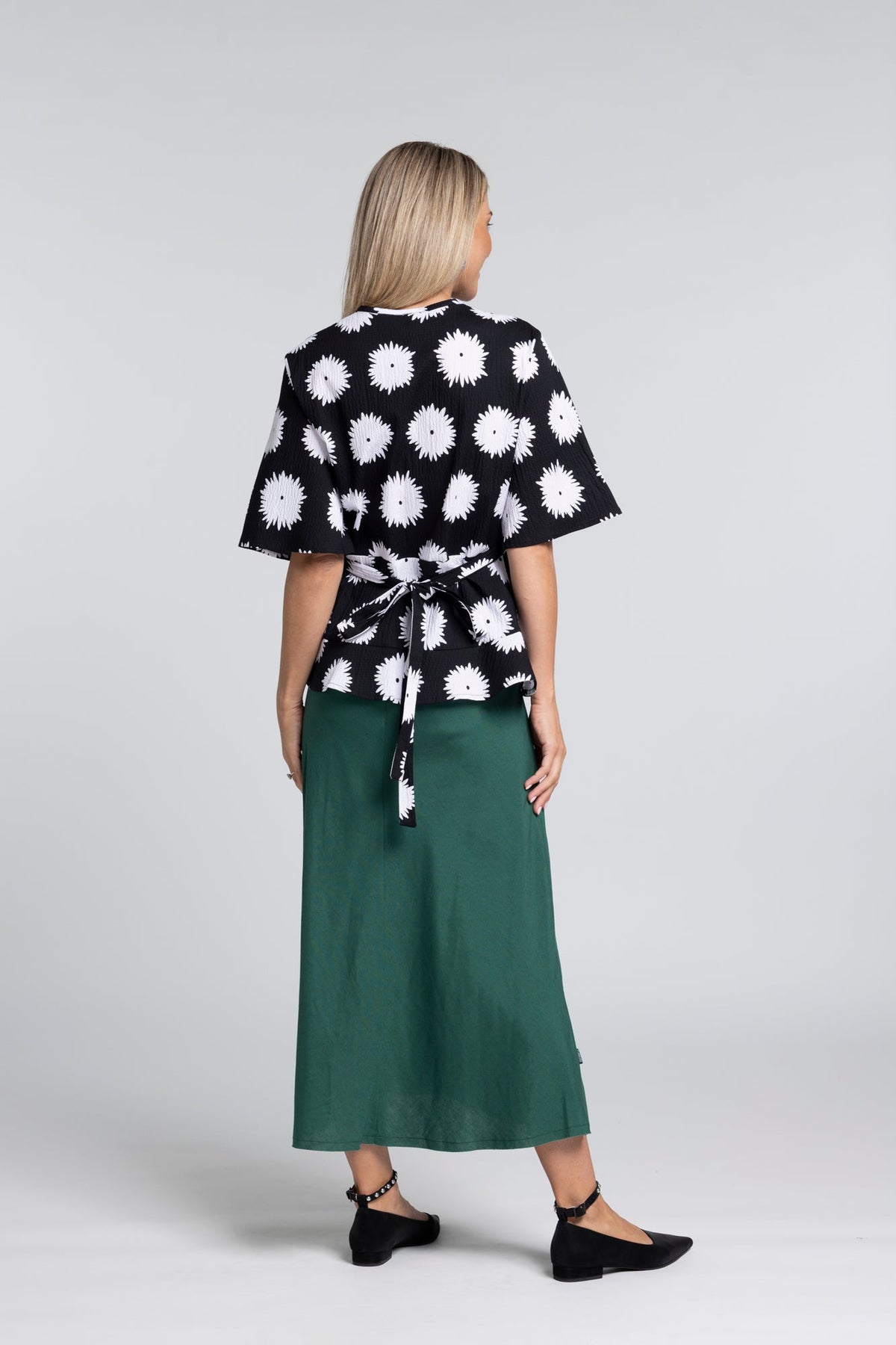 True Printed Top - Feminine Detail with a Statement Edge

A signature silhouette reimagined in print. The N-E-S True Printed Top brings together the flattering wrap shape of the True Top with our bold abstract black and white daisy print, creating a piece that feels both expressive and effortlessly wearable.

Designed and made responsibly in New Zealand