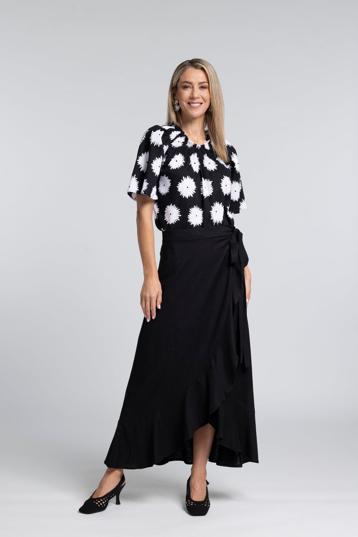 True Skirt - Adjustable Wrap with Feminine Movement

A refined essential designed to flatter and adapt. The N-E-S True Skirt brings together a classic wrap silhouette with thoughtful detailing, offering both elegance and everyday ease.

Designed and made responsibly in New Zealand