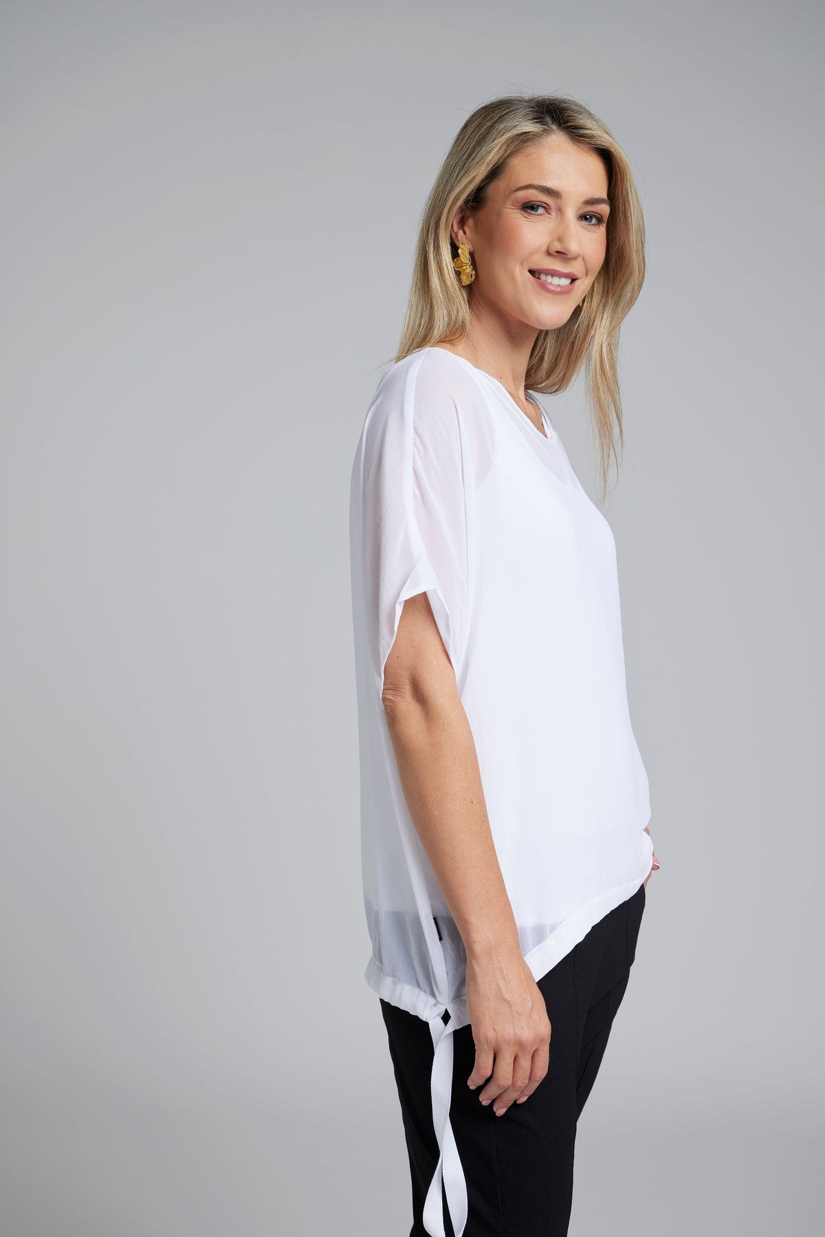The NES Vanotti Tunic by N-E-S’ best-selling throw-on top with a scoop neckline and adjustable feature hem. Perfect over a Lattice Singlet. NZ made.