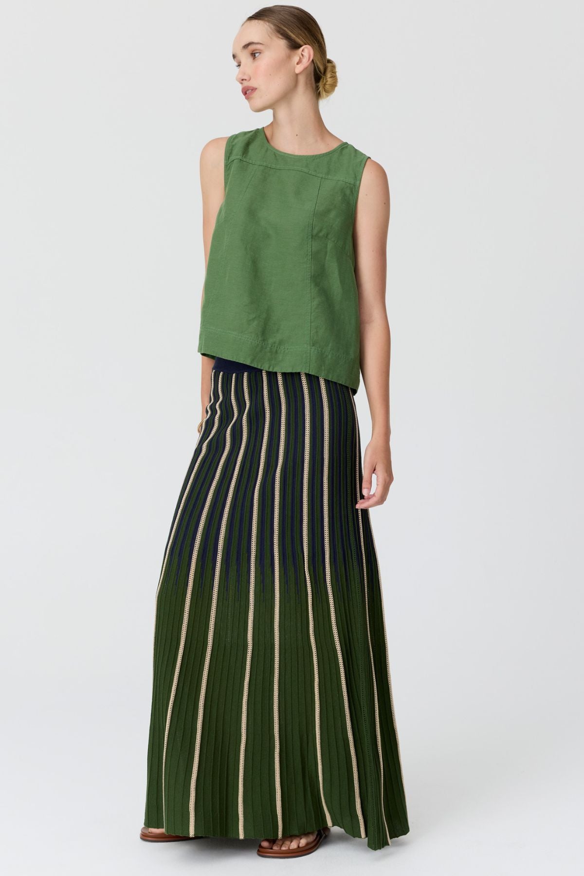 Discover the POL Axil Skirt curated in racket, featuring signature pleated knit detailing. A relaxed, mid-calf silhouette in a lightweight viscose blend.