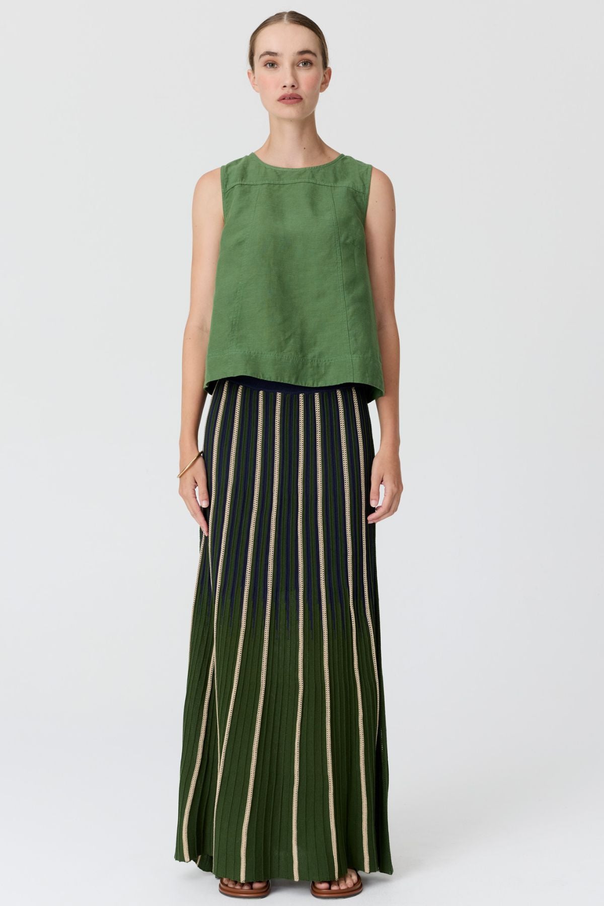 Discover the POL Axil Skirt curated in racket, featuring signature pleated knit detailing. A relaxed, mid-calf silhouette in a lightweight viscose blend.