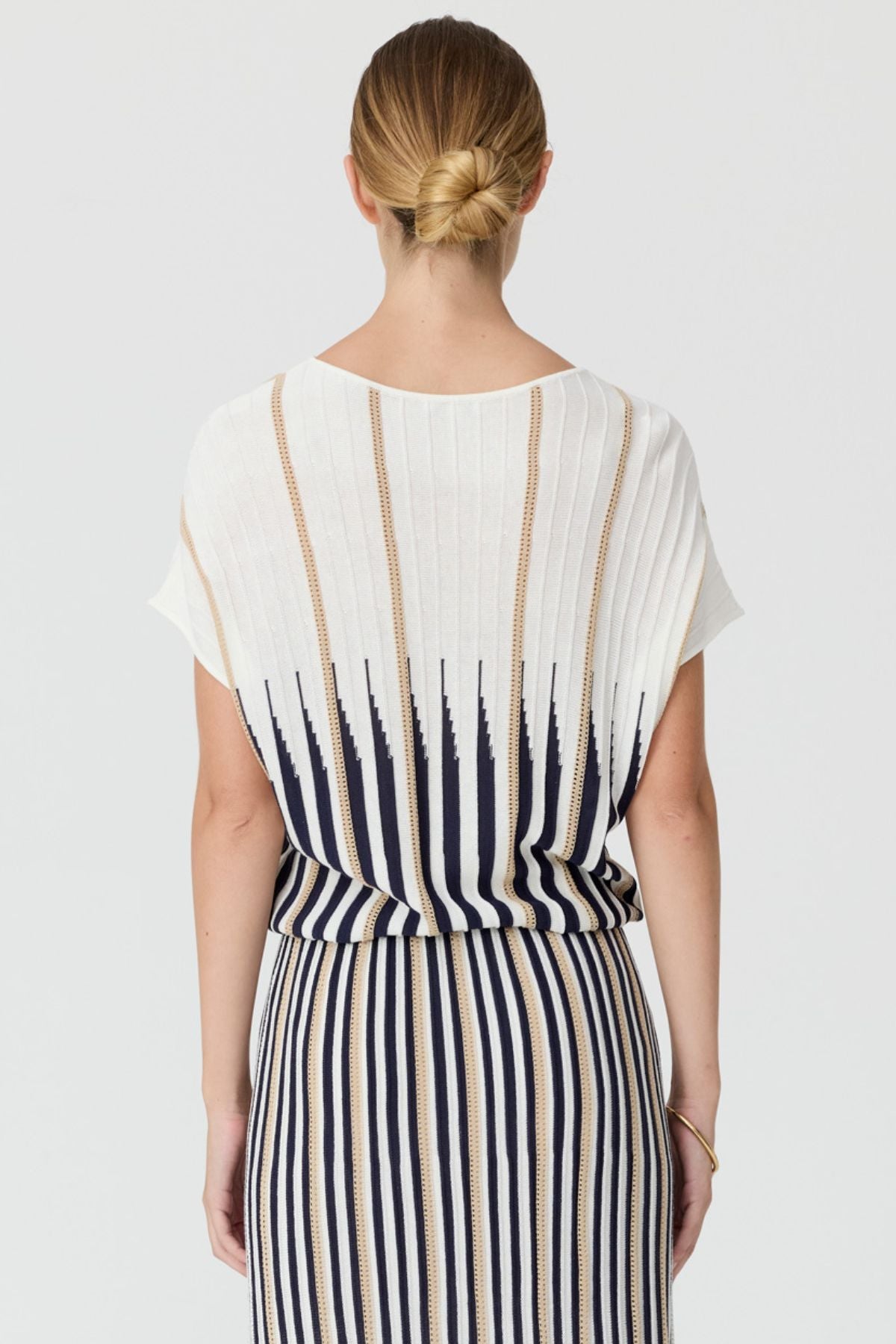Discover the POL Axil Knit Top curated in racket, featuring signature knit pleats, pointelle contrast stripes and a relaxed, draped fit in a lightweight viscose blend.