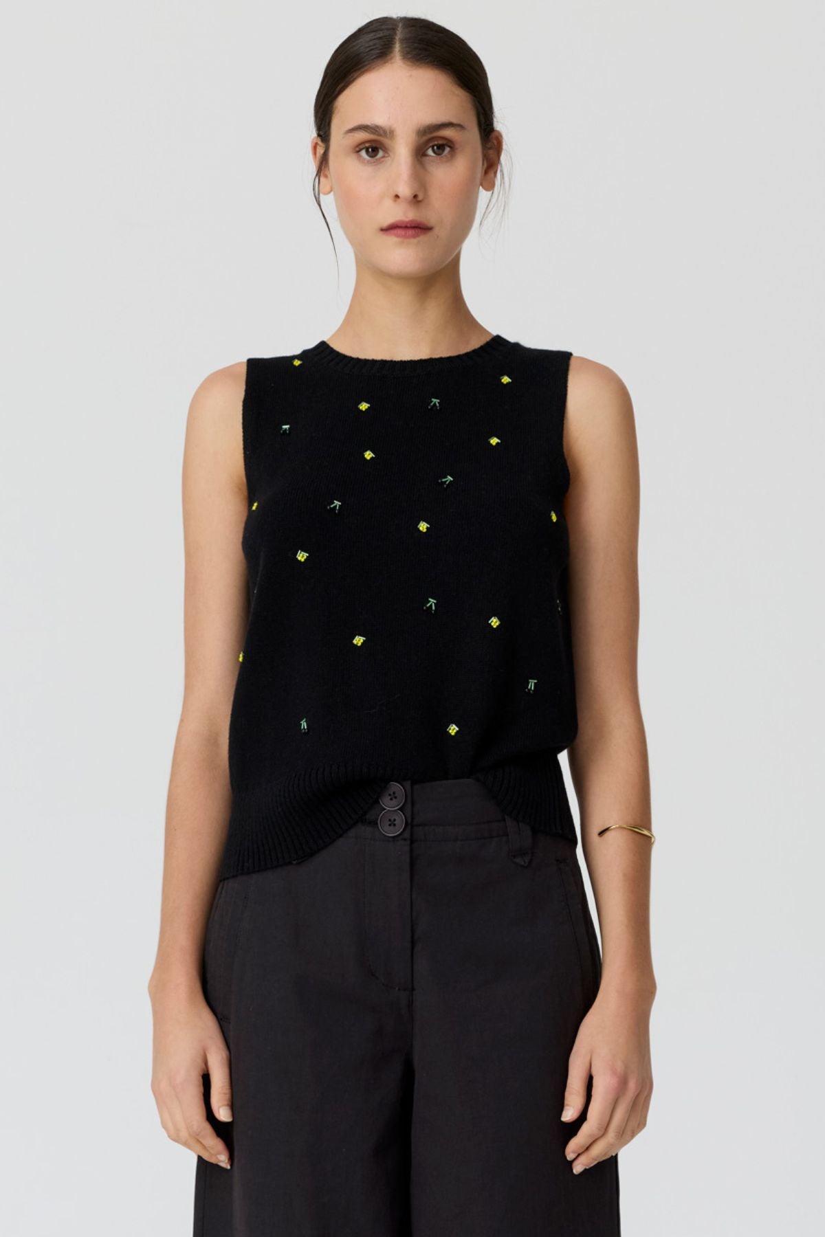 Meet the POL Viloa Beaded Tank, crafted in organic cotton and linen with playful lemon and cherry bead detailing. Style with skirts or denim.