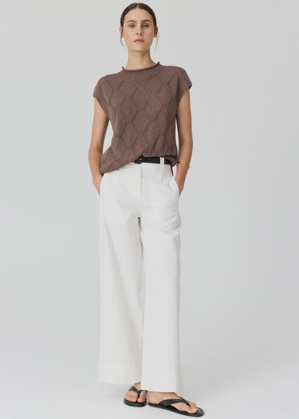 POL CLOTHING
The Rosin Cable Knit is an elevated knit top made in a cotton/linen blend perfect for Spring.
-Round neckline with rolled edge.
-Extended shoulder creates a cap sleeve effect.
-Diamond shape stitch with pointelle detains throughout.
-Relaxed fit.
-Ribbed hem.
-Longerline silhouette with side splits for easy tucking.
available in choc and white