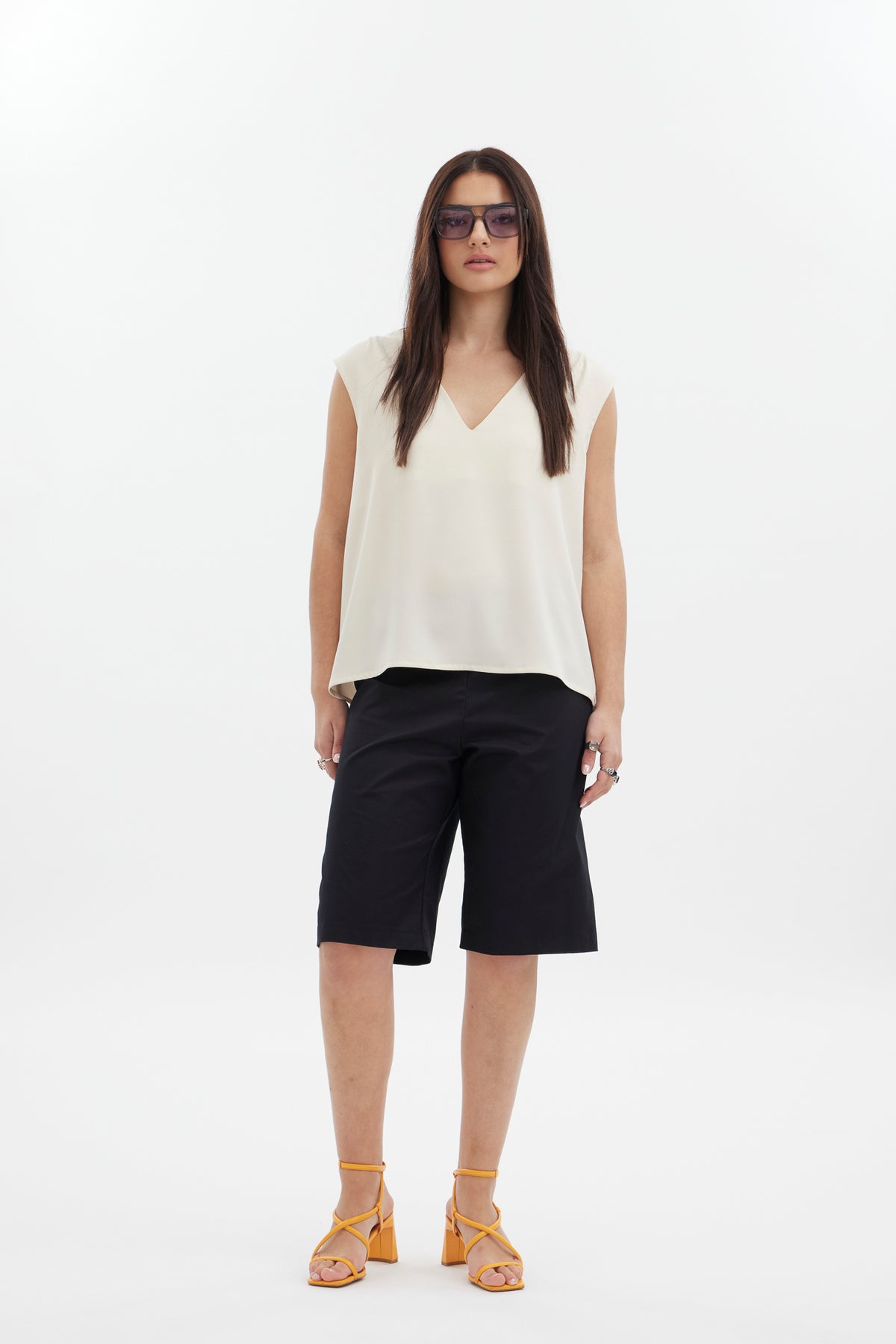 Clean Lines, Relaxed by Design

A longer short with a cleaner point of view. The racket Encore Bermuda Short is designed with an easy, relaxed silhouette and minimal construction for effortless summer dressing.

Designed and made responsibly in New Zealand