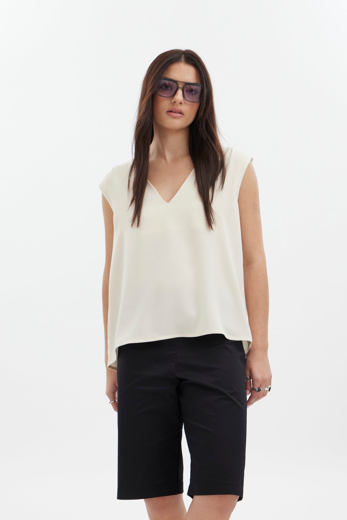 Clean Lines, Relaxed by Design

A longer short with a cleaner point of view. The racket Encore Bermuda Short is designed with an easy, relaxed silhouette and minimal construction for effortless summer dressing.

Designed and made responsibly in New Zealand