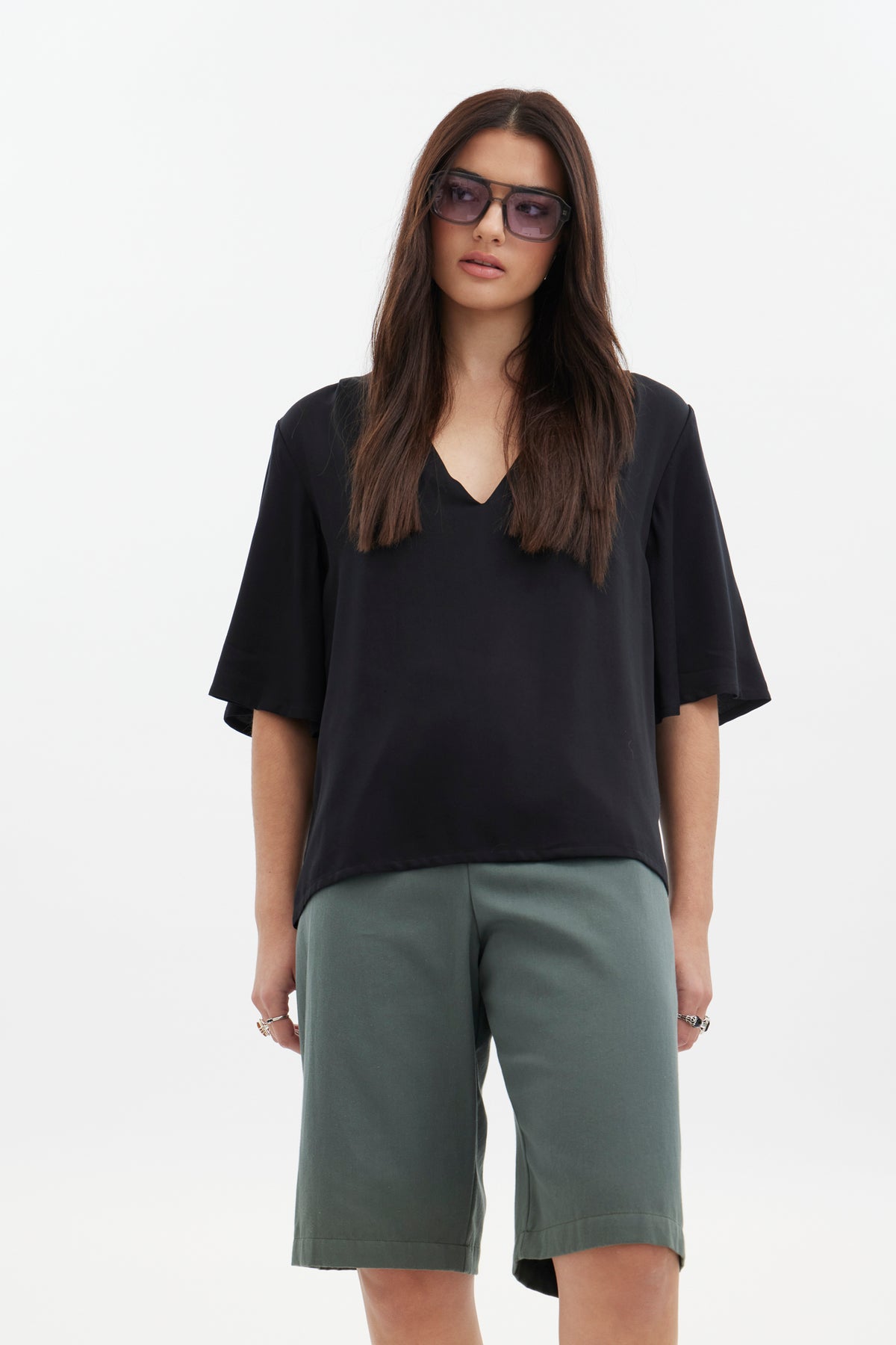 Clean Lines, Relaxed by Design

A longer short with a cleaner point of view. The racket Encore Bermuda Short is designed with an easy, relaxed silhouette and minimal construction for effortless summer dressing.

Designed and made responsibly in New Zealand