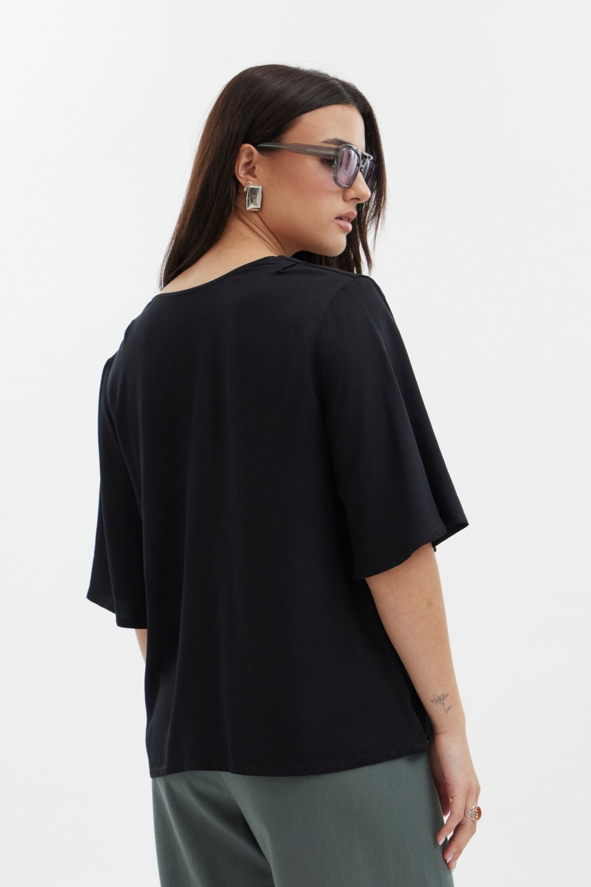 The Dylan Top by racket - a reversible crew and V-neck top with floaty elbow sleeves and an easy relaxed fit. A versatile NZ-made wardrobe staple.