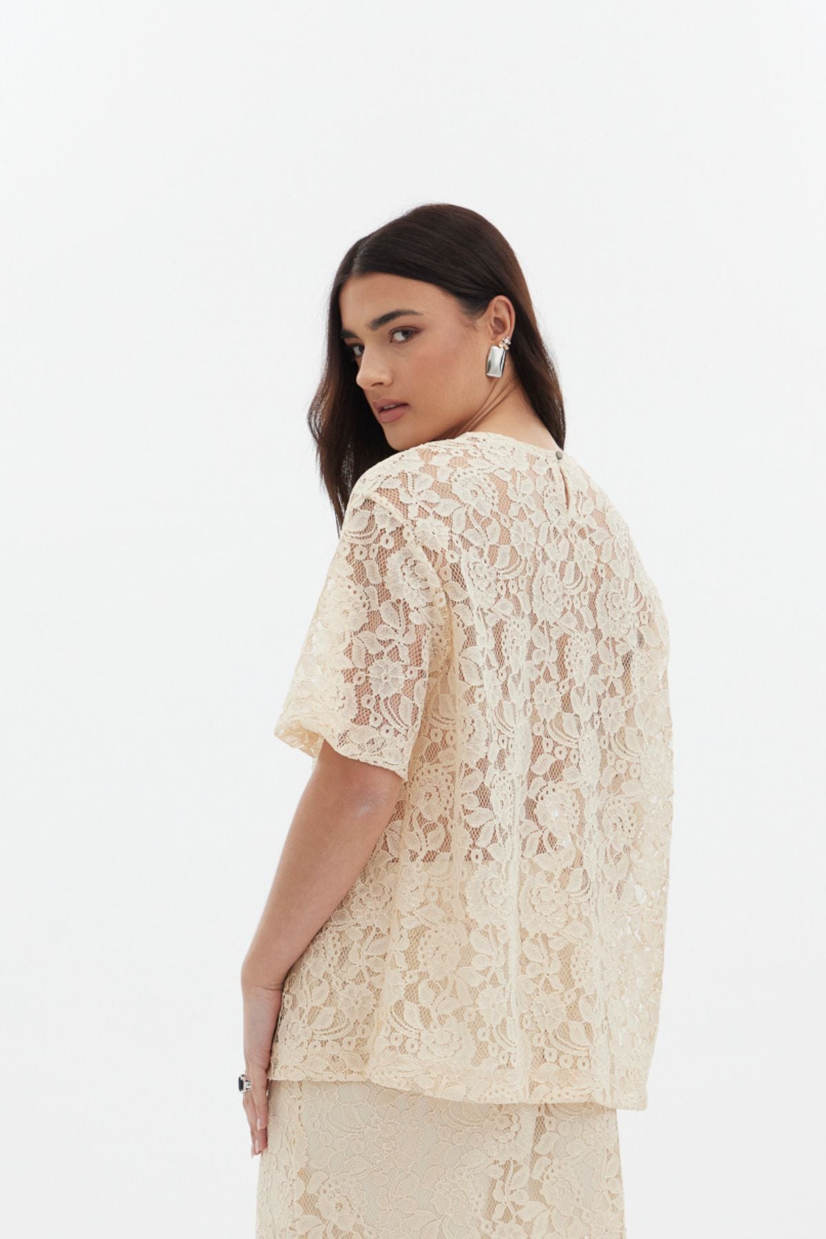 racket Cobain Tee - Lace, Without the Sweetness

A classic oversized tee, cut in intricate Alençon lace. The RKT Cobain Tee brings an unexpected edge to lace with its relaxed, boxy silhouette and effortless proportions.

Designed and made responsibly in New Zealand