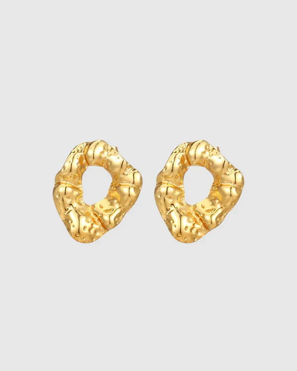 Modern and sculptural, the Castel & Co Remi Earrings in polished silver feature an open, organic form with a textured finish. Their irregular shape adds depth and edge, while the cool silver tone brings a sleek, contemporary feel. A striking statement stud that balances artistry with everyday versatility.

Material: Stainless steel
Closure Type: Stud
Earring Size: 3 x 2.4 cm
Waterproof and hypoallergenic
Weight: 8g