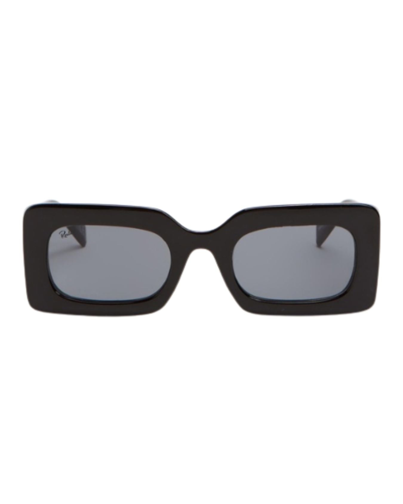 REALITY EYEWEAR
Made from recycled materials Twiggy lets you dig it, baby strut down Carnaby St with this reinterpretation of London 60s chic. These shades are perfect for modern-day fashion lovers who want a touch of vintage flair.

Frame: Recycled PET
Lens: Robust Polycarbonate
UV Protection: Category 3