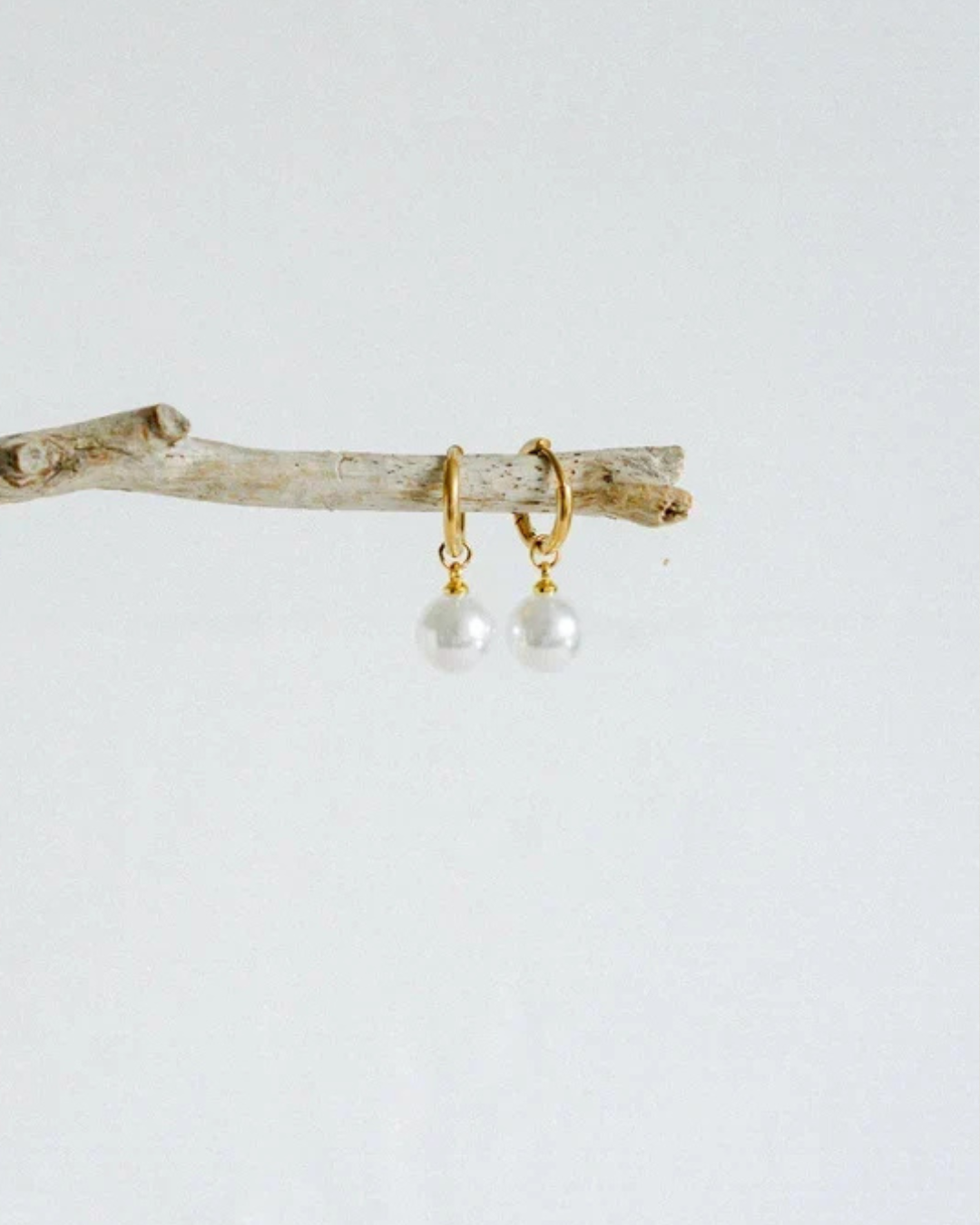 A perfect fusion of modern elegance and timeless charm—the Castel &amp; Co Orb Earrings feature a sleek, polished sphere paired with a delicate pearl drop for effortless sophistication. The contrast between the luminous pearl and the structured orb creates a refined yet contemporary look, making these earrings ideal for both everyday luxury and special occasions. Classic, graceful, and endlessly wearable.

Main material: gold plating, stainless steel
Closure type: congo
Earrings size: 1 x 2.5 cm
Waterproof 