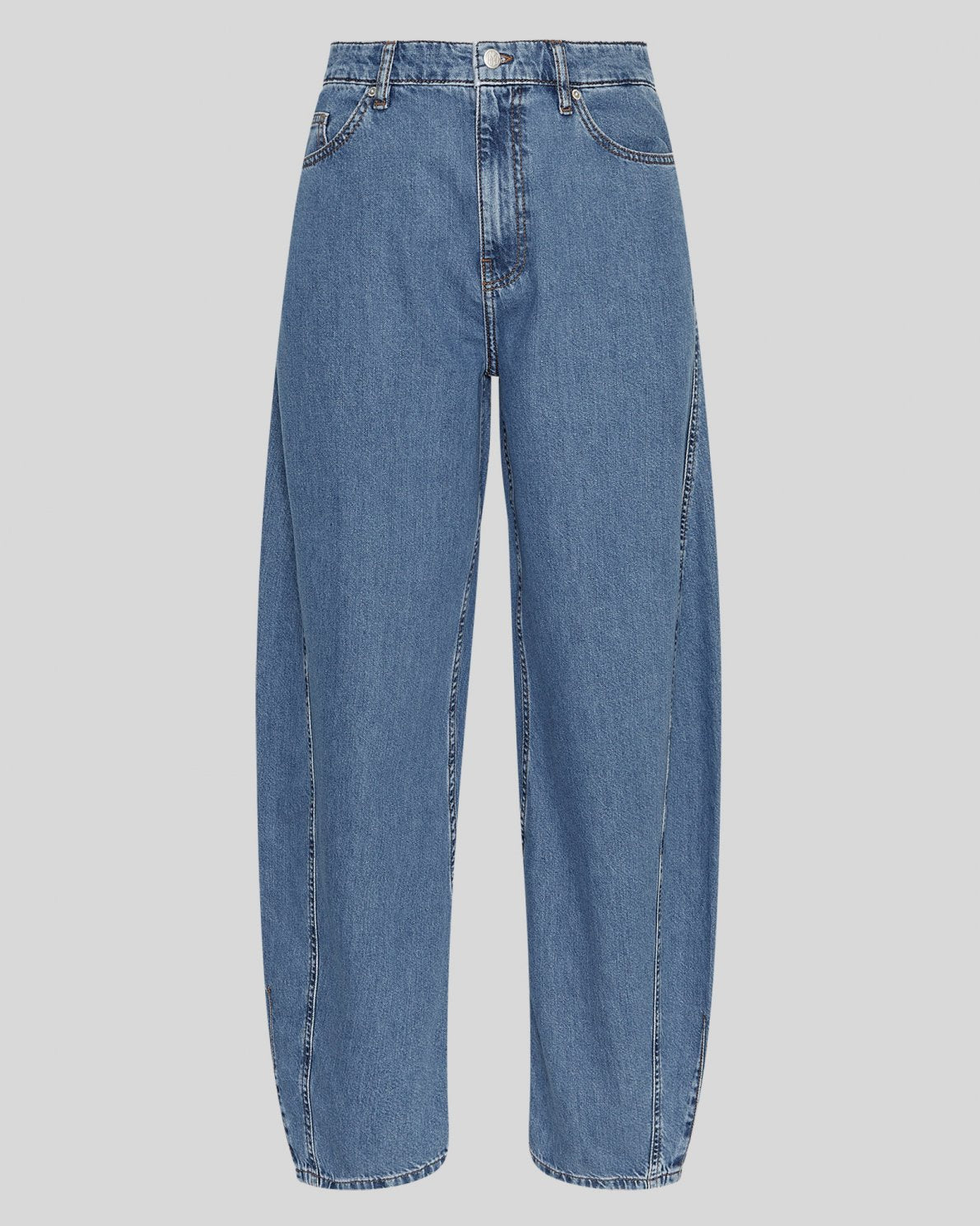 MSCH Copenhagen KOBANE LIS Barrel Jeans in washed blue denim with a loose barrel-leg fit, mid waist and tapered ankle. Features classic five-pocket styling, visible stitching, belt loops and zip button closure.