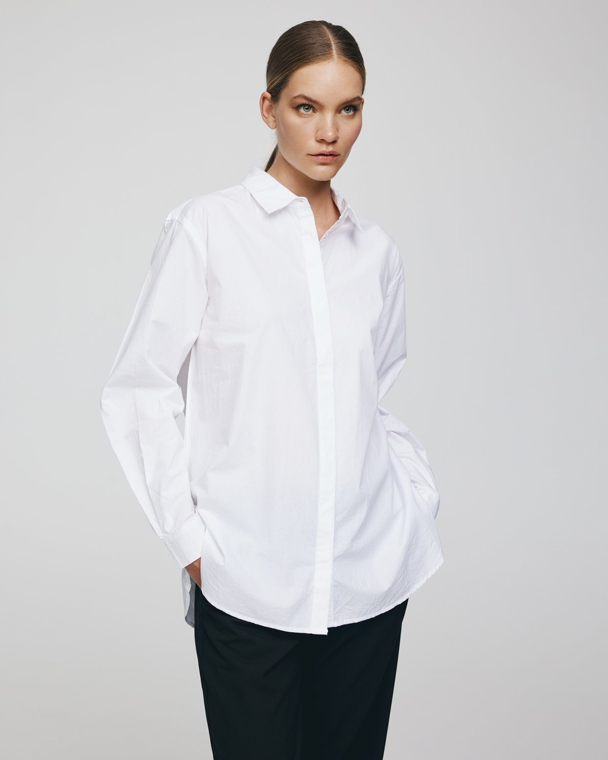 MSCH Copenhagen Olisa Shirt in white, crafted from 100% organic cotton with a loose fit and smooth finish. Features a classic pointed collar, full button front closure, long sleeves with buttoned cuffs, and a softly curved hem for an effortless everyday style.