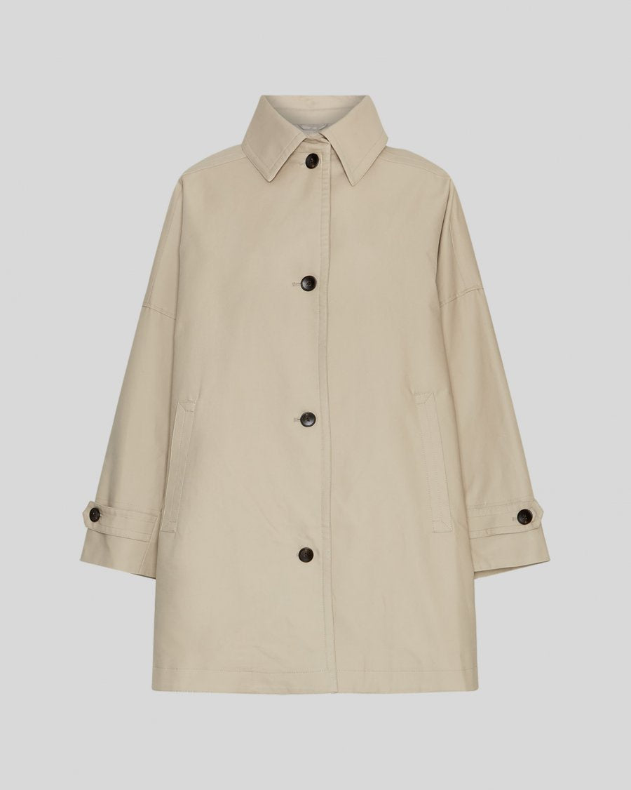 A timeless wardrobe staple,The Tikka Coat from MSCH is a classic cotton jacket is designed in a relaxed silhouette with a traditional shirt collar and button-through front. The knee-length shape gives it an effortlessly elevated feel, while practical front pockets add everyday functionality. Finished with long sleeves, dropped shoulders and adjustable cuff straps with buttons for a refined, considered detail.