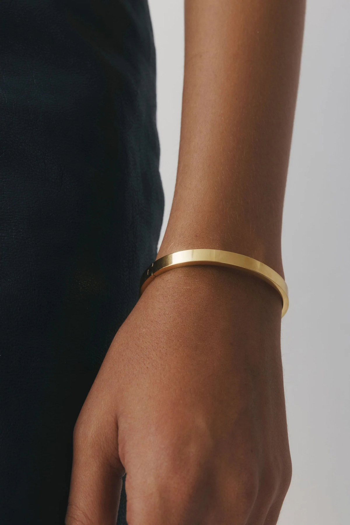 RYLEE Bracelet by Castel & Co in gold with a slim, refined silhouette designed for effortless everyday wear. Clean and modern in feel, it sits neatly on the wrist, perfect for stacking or wearing on its own. Crafted from stainless steel with gold plating, featuring a 5.8 cm diameter and 0.4 cm width. Waterproof, hypoallergenic, and lightweight at 15g.