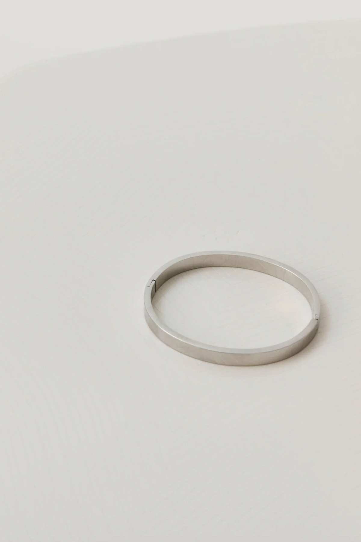 RYLEE Bracelet by Castel & Co in gold with a slim, refined silhouette designed for effortless everyday wear. Clean and modern in feel, it sits neatly on the wrist, perfect for stacking or wearing on its own. Crafted from stainless steel with gold plating, featuring a 5.8 cm diameter and 0.4 cm width. Waterproof, hypoallergenic, and lightweight at 15g.