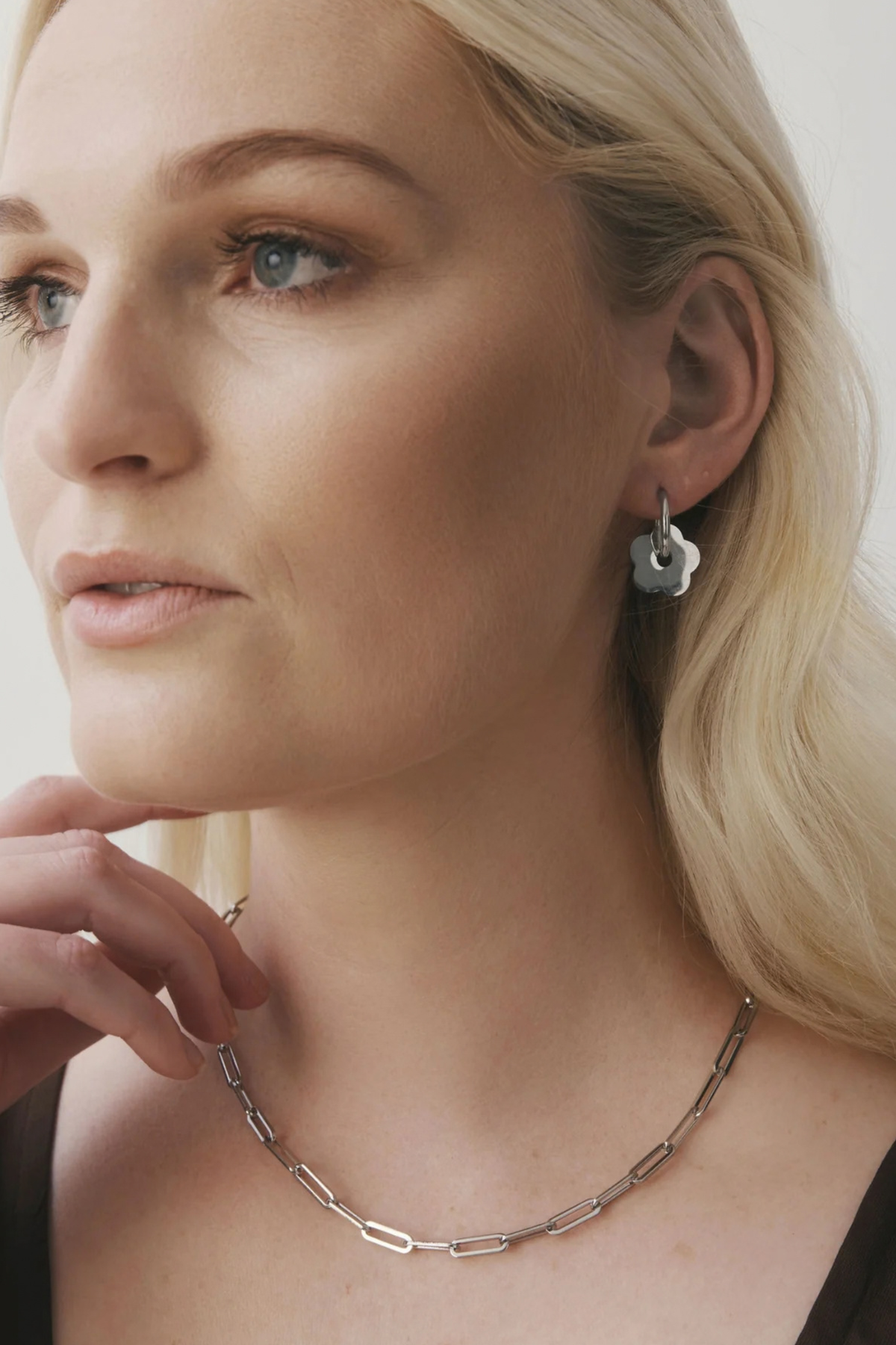 CASTEL & CO | AVA NECKLACE
Effortlessly chic and endlessly versatile, the Ava Necklace features a gold-plated paperclip chain, offering a modern take on a timeless classic. Its sleek, minimalist design makes it perfect for layering or wearing solo as a subtle statement. Whether dressed up or down, this piece adds an elegant edge to any look—a must-have staple for every jewellery collection.
Main material: stainless steel, gold plating
Necklace length: 40 + 5 cm
Waterproof and hypoallergenic
Weight: 5g