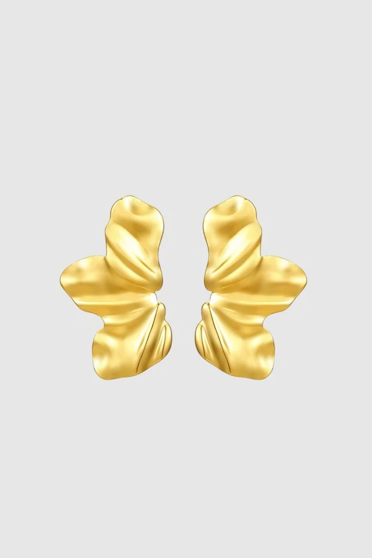 Sculptural and dramatic, the Castel & Co Sienna Earrings feature fluid, folded curves in radiant gold plating. Their bold silhouette and organic form create a striking sense of movement, designed to frame the face with modern artistry. A statement earring that embodies elegance with an edge.

Material: Stainless steel, Gold plating
Closure Type: Stud
Earrings Size: 4.5 x 2.5 cm
Waterproof and hypoallergenic
Weight: 7g