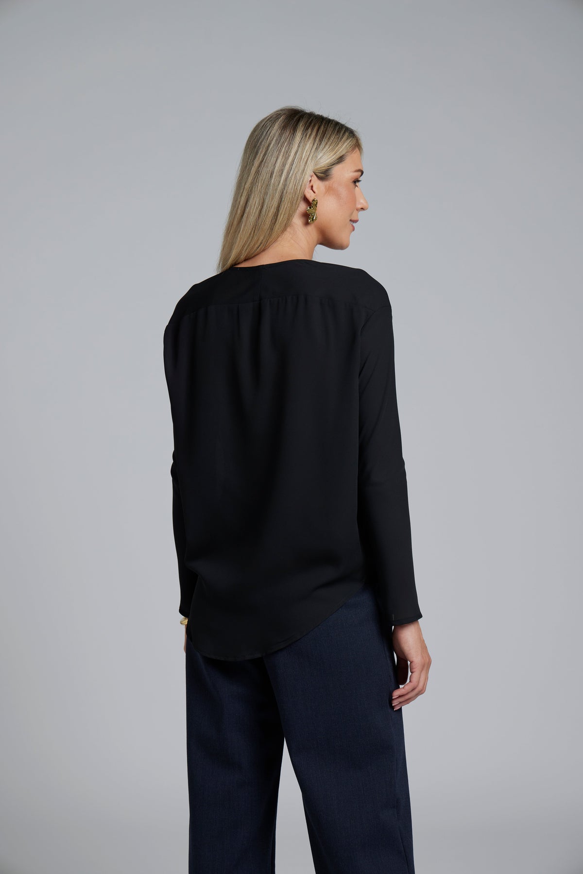 The NES Sable Top by N-E-S – a floaty georgette long sleeve top with scoop neck, curved hem and layering options. NZ made.