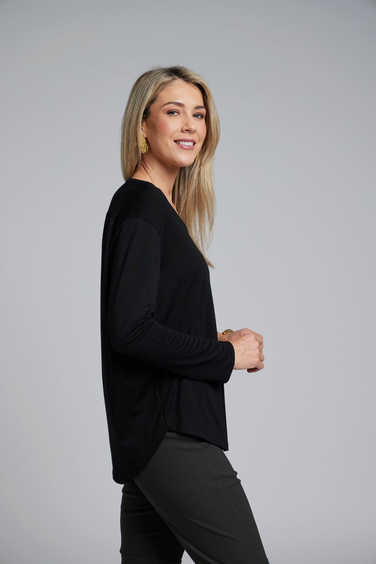 The NES Sable Top by N-E-S – a floaty georgette long sleeve top with scoop neck, curved hem and layering options. NZ made.