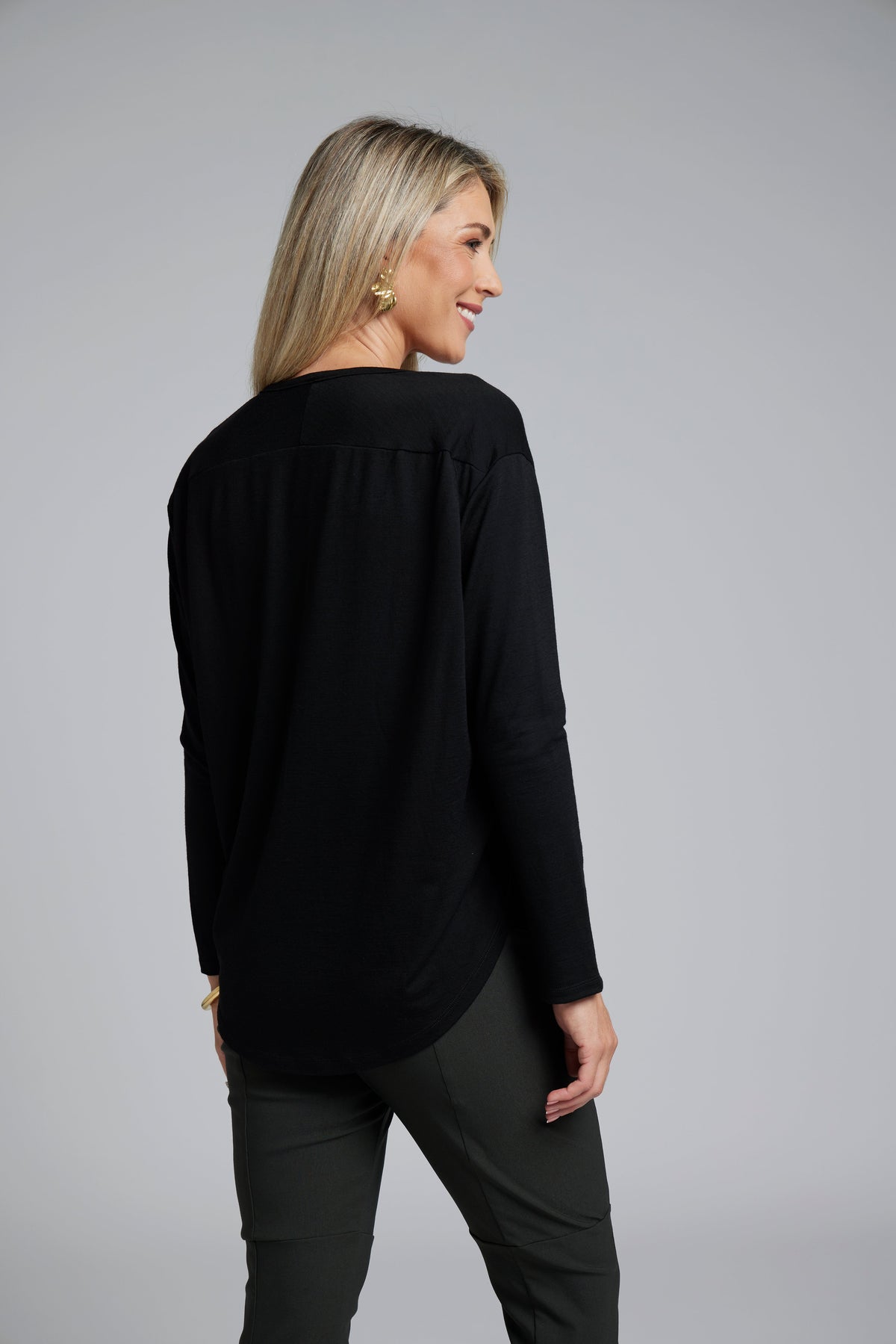 The NES Sable Top by N-E-S – a floaty georgette long sleeve top with scoop neck, curved hem and layering options. NZ made.