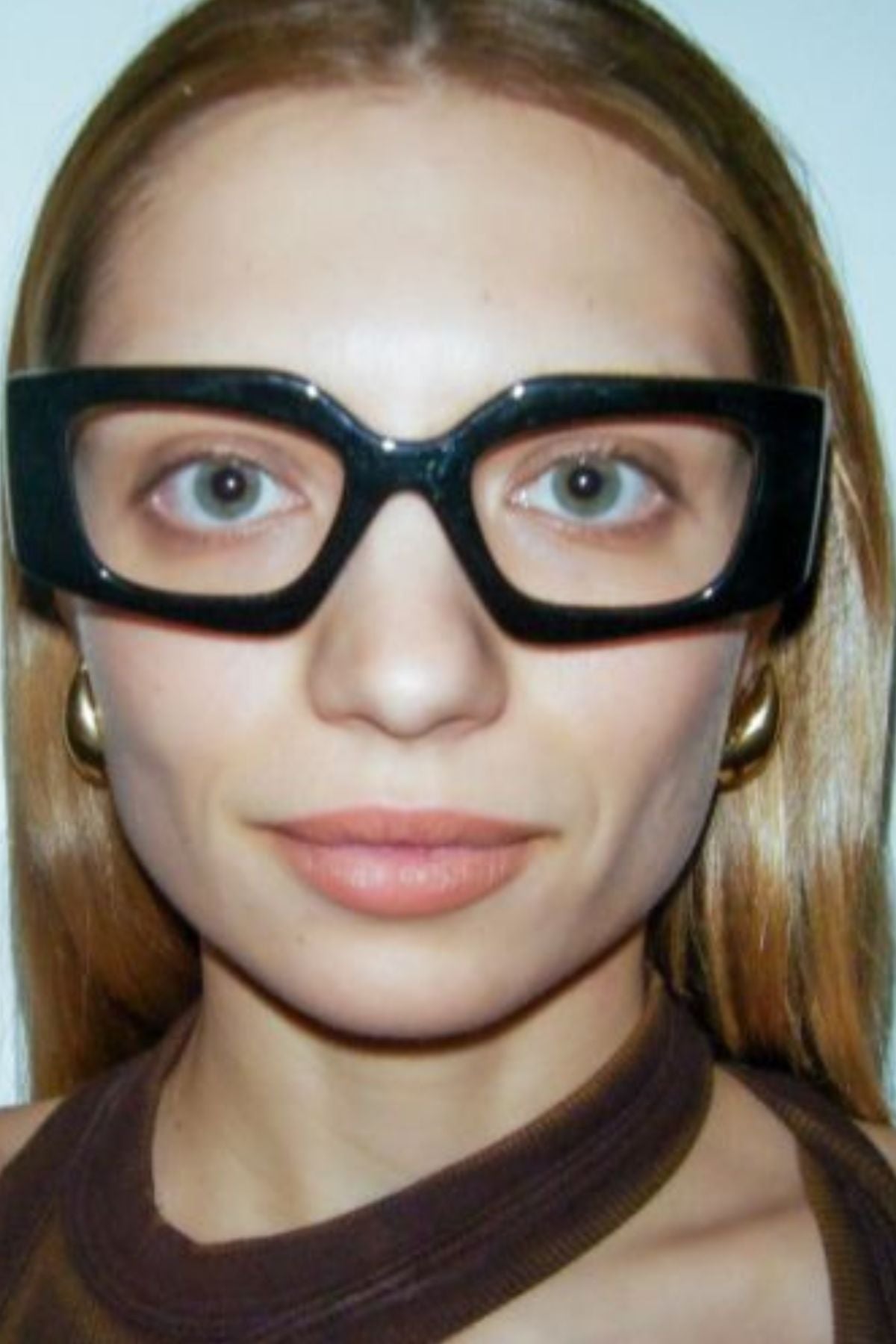 Reality Eyewear Shelley Reader brings a bold, fashion-forward edge to everyday eyewear. Defined by its striking geometric silhouette, this statement shape is balanced by a sleek black front for a look that feels both modern and timeless.