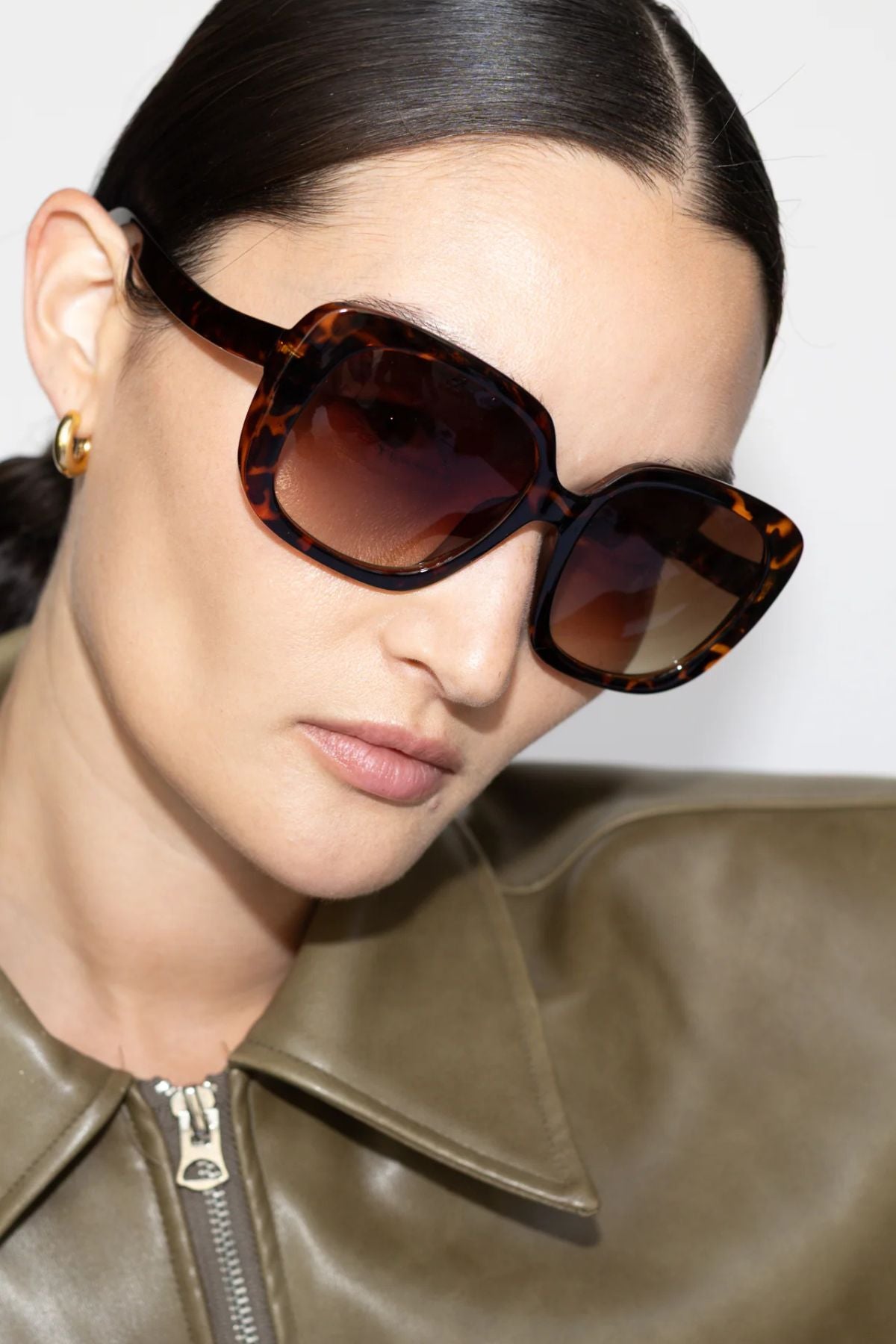 Shop Reality Eyewear Last Dance Sunglasses at racket - oversized 70s-inspired frames with sculpted curves and bold vintage glamour for a statement finish.